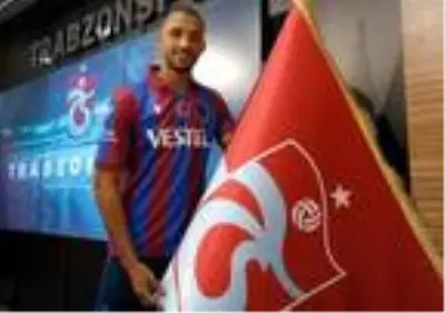 Trabzonspor, Vitor Hugo ve Djaniny için imza töreni düzenledi Trabzonspor, Vitor Hugo ve Djaniny için imza töreni düzenledi