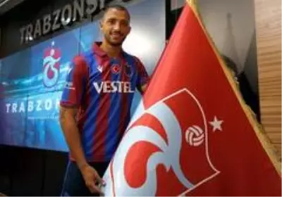 Trabzonspor, Vitor Hugo ve Djaniny için imza töreni düzenledi Trabzonspor, Vitor Hugo ve Djaniny için imza töreni düzenledi