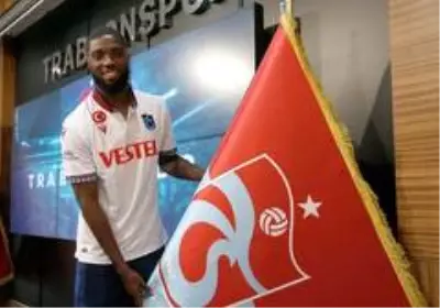 Trabzonspor, Vitor Hugo ve Djaniny için imza töreni düzenledi Trabzonspor, Vitor Hugo ve Djaniny için imza töreni düzenledi