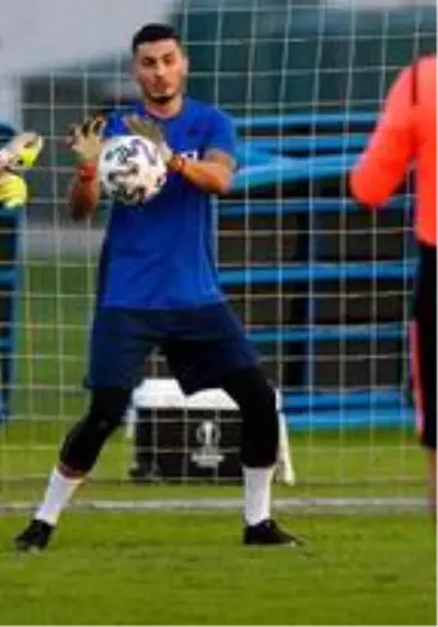Uğurcan Çakır: Armamıza yakışan futbolu en kısa zamanda ortaya koyacağız Uğurcan Çakır: Armamıza yakışan futbolu en kısa zamanda ortaya koyacağız