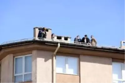 Yevmiyelerini alamayan inşaat işçisi, intihara kalkıştı Yevmiyelerini alamayan inşaat işçisi, intihara kalkıştı