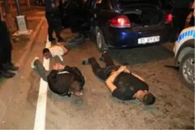10 kilometre kaçtıktan sonra yakalanan otomobilden ruhsatız pompalı tüfek çıktı 10 kilometre kaçtıktan sonra yakalanan otomobilden ruhsatız pompalı tüfek çıktı