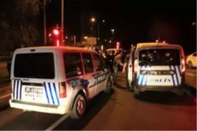 10 kilometre kaçtıktan sonra yakalanan otomobilden ruhsatız pompalı tüfek çıktı 10 kilometre kaçtıktan sonra yakalanan otomobilden ruhsatız pompalı tüfek çıktı