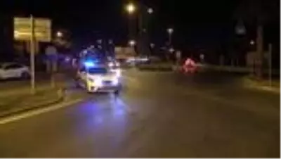Adana'da polisten kaçmaya çalışan şüpheliler kovalamaca sonucu yakalandı Adana'da polisten kaçmaya çalışan şüpheliler kovalamaca sonucu yakalandı