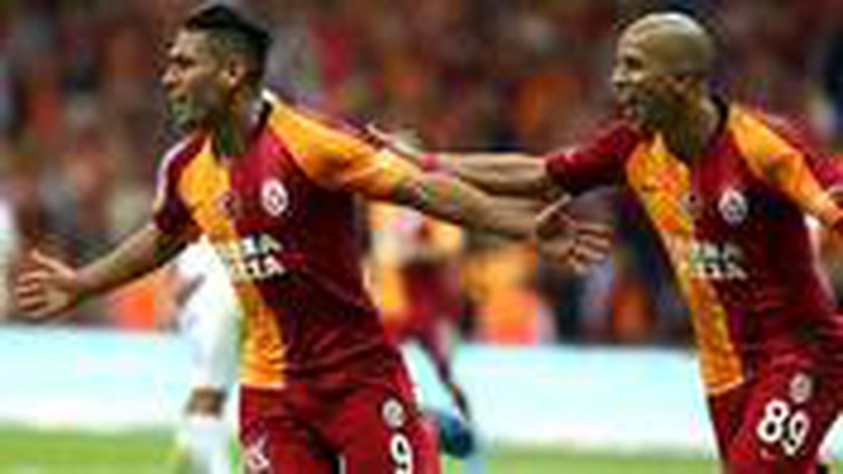 Alanya maçında 11'e alınmayan Feghouli ısınma çalışmalarında yer almadı, Terim çılgına döndü