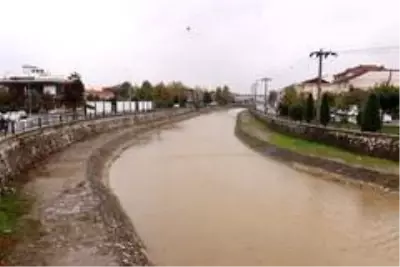 Düzce'deki Asar Suyu Deresi'nde peyzaj çalışmaları Düzce'deki Asar Suyu Deresi'nde peyzaj çalışmaları