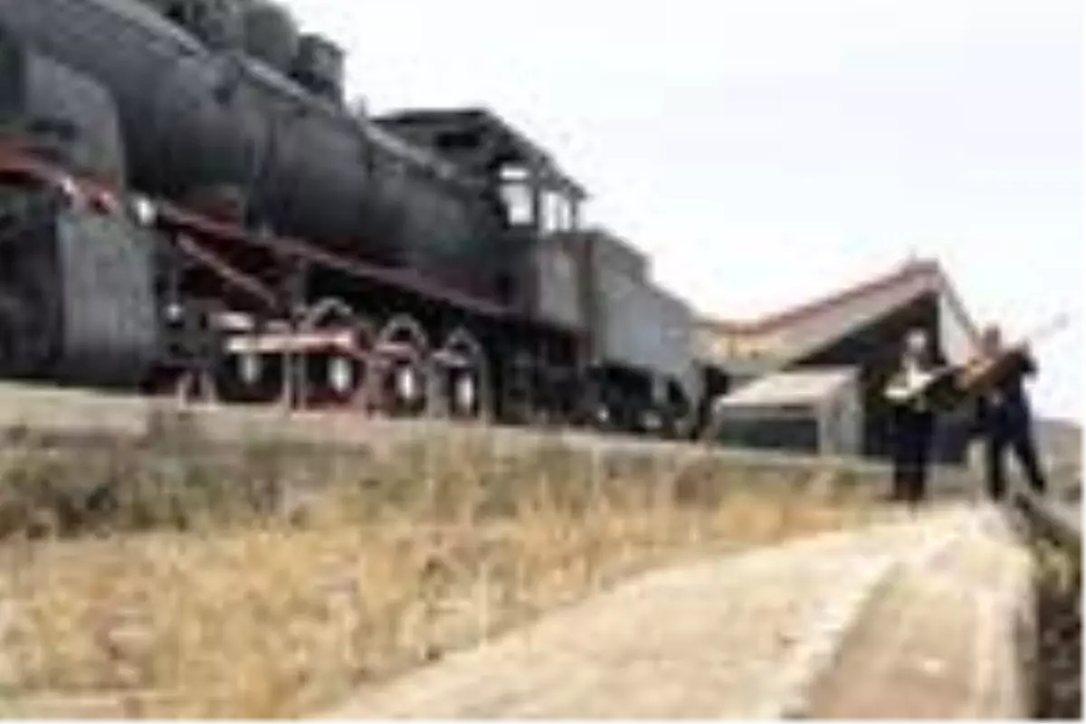 Aşıklar bu kez Doğu Ekspresi için sazın teline vurdu