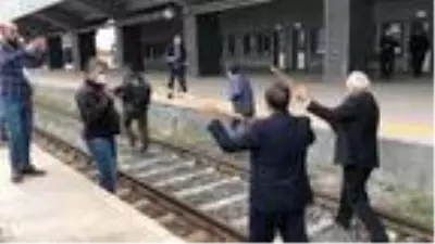 Aşıklar bu kez Doğu Ekspresi için sazın teline vurdu Aşıklar bu kez Doğu Ekspresi için sazın teline vurdu