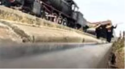 Aşıklar bu kez Doğu Ekspresi için sazın teline vurdu Aşıklar bu kez Doğu Ekspresi için sazın teline vurdu
