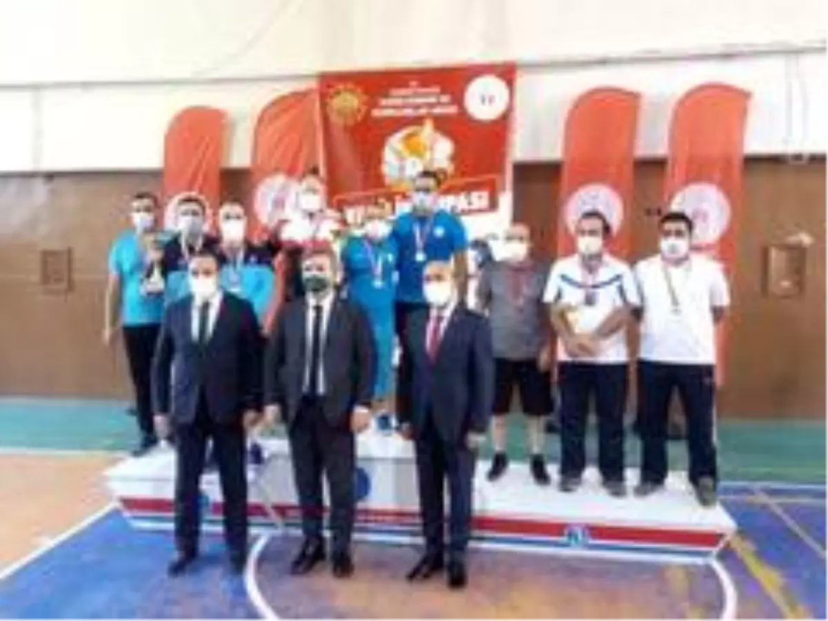 ASÜ'lü öğrenci, okçuluk şampiyonasını birincilikle tamamladı