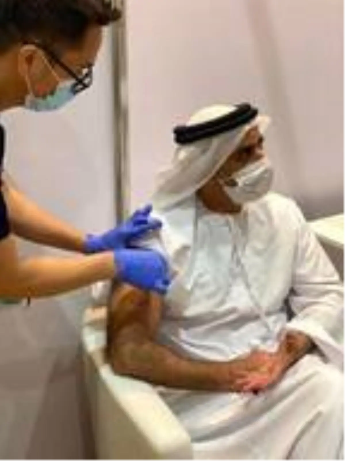 Son dakika! BAE Başbakan yardımcısı Şeyh Saif bin Zayed Covid-19 aşısını denedi