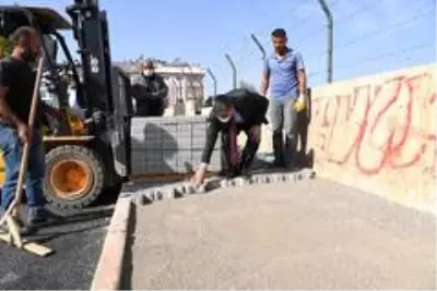 Muş Belediyesi alt yapısı tamamlanan yolları yeniliyor Muş Belediyesi alt yapısı tamamlanan yolları yeniliyor