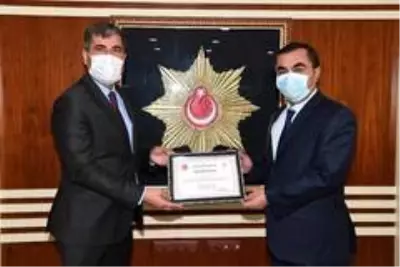 Muş Belediye Başkanı Asya'dan Emniyet Müdürü Arıbaş'a 'teşekkür' ziyareti Muş Belediye Başkanı Asya'dan Emniyet Müdürü Arıbaş'a 'teşekkür' ziyareti