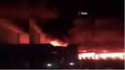 Son dakika haberi! Başkent'te çöp konteynerinde çıkan yangın 2 dükkana sıçradı Son dakika haberi! Başkent'te çöp konteynerinde çıkan yangın 2 dükkana sıçradı