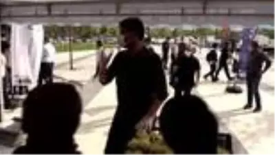 Belediye başkanı tezgahın başına geçti, 1 ton ayva 1 saatte tükendi Belediye başkanı tezgahın başına geçti, 1 ton ayva 1 saatte tükendi