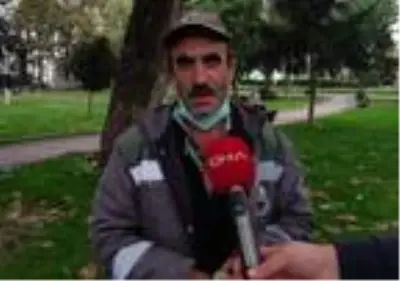 Belediye temizlik işçisi parkta bulduğu cüzdanı yetkililere teslim etti (2) Belediye temizlik işçisi parkta bulduğu cüzdanı yetkililere teslim etti (2)