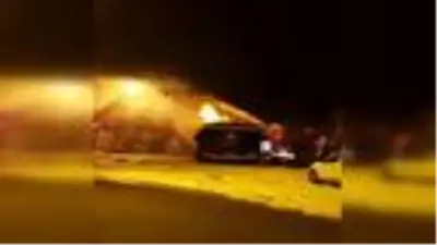 Beykoz'da bir otobüs alev alev yandı Beykoz'da bir otobüs alev alev yandı