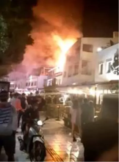 Bodrum'da bir otelin terasında çıkan yangın korkuttu Bodrum'da bir otelin terasında çıkan yangın korkuttu