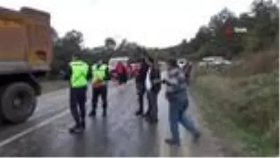 Bolu'da kamyonlar kafa kafaya çarpıştı: 2 yaralı Bolu'da kamyonlar kafa kafaya çarpıştı: 2 yaralı