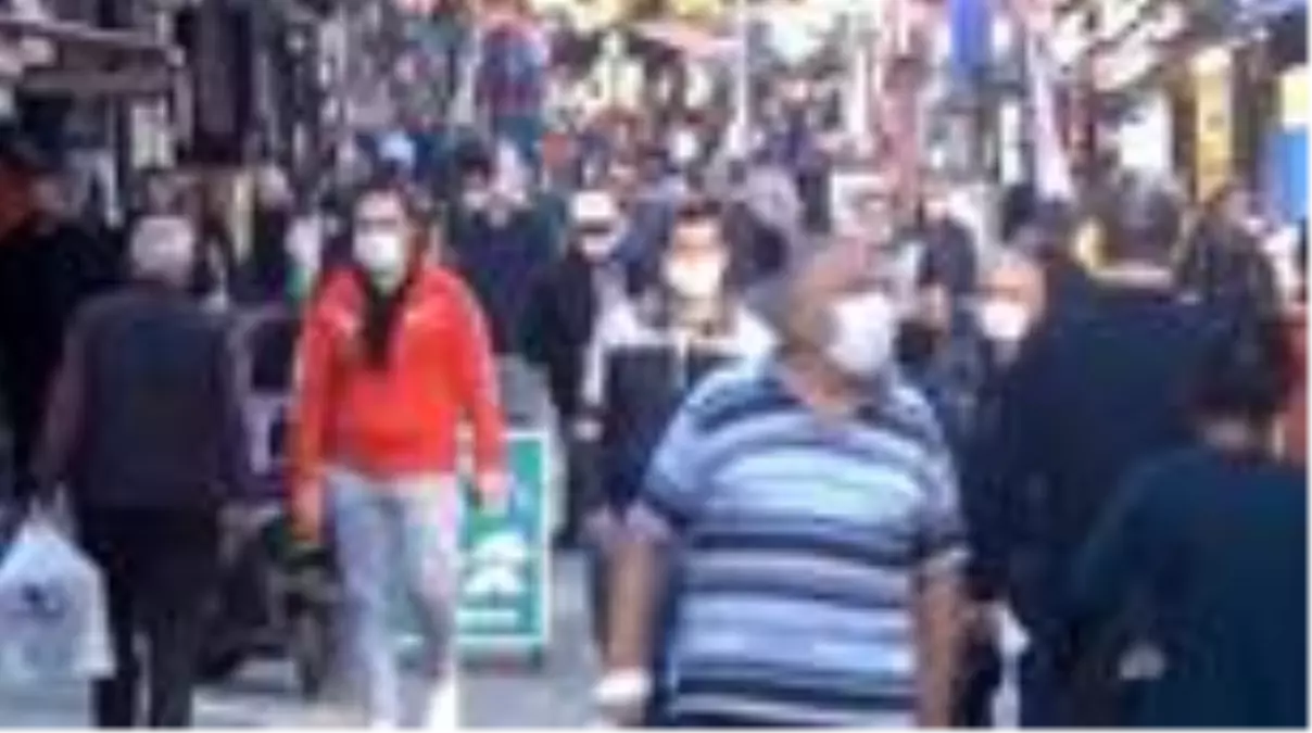 Bulgarların akın ettiği cadde doldu taştı