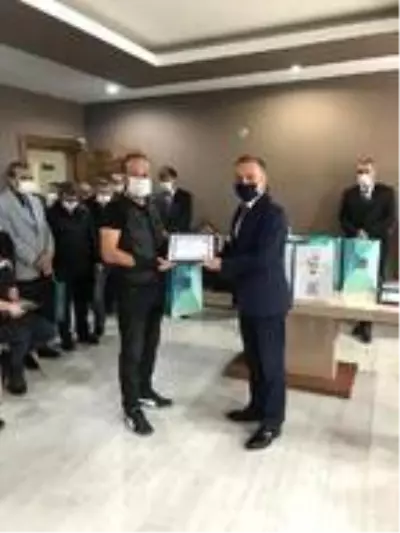 Bursa'da, DEAŞ bombacısını yakalayan polislere başarı belgesi Bursa'da, DEAŞ bombacısını yakalayan polislere başarı belgesi