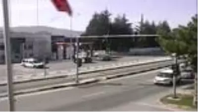 Son dakika... Çaldığı otomobille kaza yapan şüpheli yakalandı Son dakika... Çaldığı otomobille kaza yapan şüpheli yakalandı