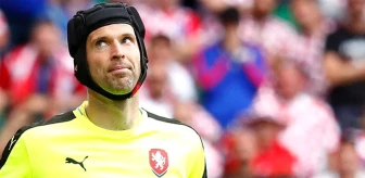 Çek kaleci Petr Cech, bir yıl sonra Chelsea ile futbola döndü