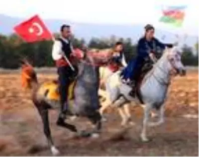 Son dakika haberi! Dadaş amazonlar, Azerbaycan için atlarını dörtnala sürüp, ok attı