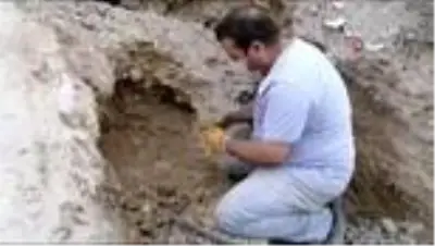 Dağlardan topladığı taş parçalarını göz alıcı güzelliğe dönüştürüyor Dağlardan topladığı taş parçalarını göz alıcı güzelliğe dönüştürüyor