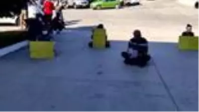 Datça'da belediye önünde oturma eylemi devam ediyor Datça'da belediye önünde oturma eylemi devam ediyor