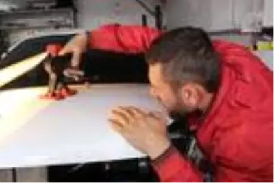 Doluda araçları zarar görenler tamircilere akın etti Doluda araçları zarar görenler tamircilere akın etti