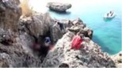 Falezlerden düşerek mahsur kalan kişi kurtarıldı Falezlerden düşerek mahsur kalan kişi kurtarıldı