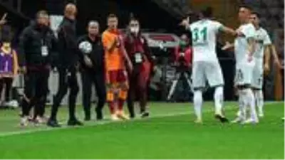 Fatih Terim ile Davidson arasında gerginlik yaşandı Fatih Terim ile Davidson arasında gerginlik yaşandı