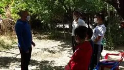 Son dakika haberleri | Fedakar öğretmen, babayı ikna ederek kız kardeşleri okula kazandırdı Son dakika haberleri | Fedakar öğretmen, babayı ikna ederek kız kardeşleri okula kazandırdı