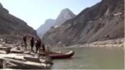 Hakkarili sporcular, Zap Suyu'nda Türkiye Rafting Şampiyonası'na hazırlanıyor Hakkarili sporcular, Zap Suyu'nda Türkiye Rafting Şampiyonası'na hazırlanıyor
