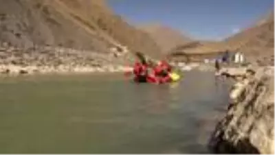 Hakkarili sporcular, Zap Suyu'nda Türkiye Rafting Şampiyonası'na hazırlanıyor Hakkarili sporcular, Zap Suyu'nda Türkiye Rafting Şampiyonası'na hazırlanıyor