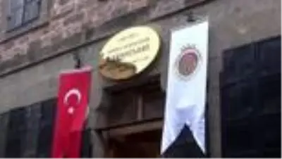 Hattat Ahmet Şemseddin Karahisar-i Türk İslam Sanatları Galerisi açıldı Hattat Ahmet Şemseddin Karahisar-i Türk İslam Sanatları Galerisi açıldı