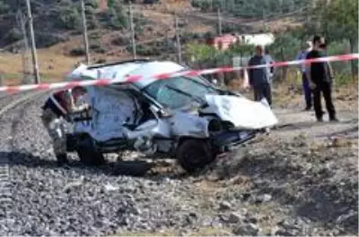 Son dakika haber: Hemzemin geçitte can pazarı: 2 ölü, 1 yaralı Son dakika haber: Hemzemin geçitte can pazarı: 2 ölü, 1 yaralı