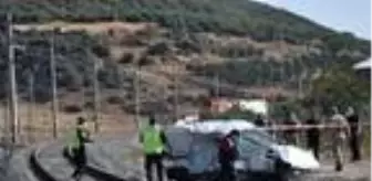 Dha: Hemzemin geçitte tren hafif ticari araca çarptı; 1'i çocuk 2 kişi öldü, 1 çocuk yaralandı Dha: Hemzemin geçitte tren hafif ticari araca çarptı; 1'i çocuk 2 kişi öldü, 1 çocuk yaralandı