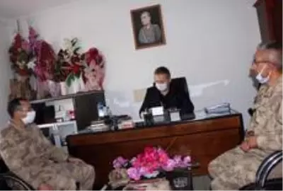 Hizan Kaymakamı Yelek, ilçe ziyaretlerine devam ediyor Hizan Kaymakamı Yelek, ilçe ziyaretlerine devam ediyor