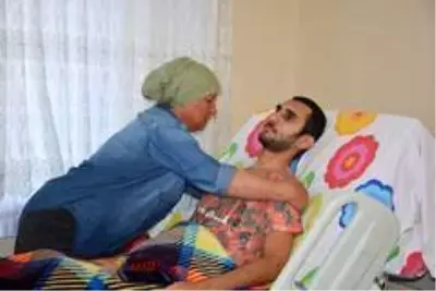 Son dakika haberleri: İki çocuk babası felçli genç yardım bekliyor Son dakika haberleri: İki çocuk babası felçli genç yardım bekliyor