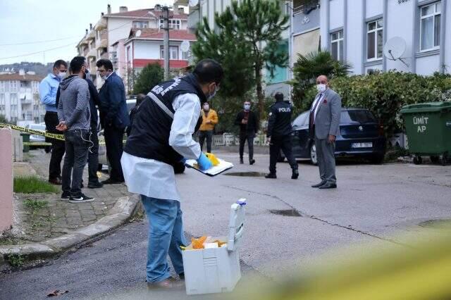 İki grup arasında çıkan tartışmada ateşlenen saçma, balkona çıkan vatandaşın kafasına isabet etti İki grup arasında çıkan tartışmada ateşlenen saçma, balkona çıkan vatandaşın kafasına isabet etti