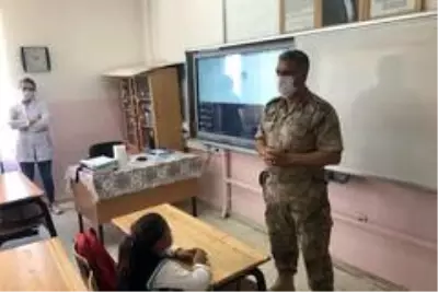 Son dakika haberi! Jandarma eğitim görün çocukları yalnız bırakmadı Son dakika haberi! Jandarma eğitim görün çocukları yalnız bırakmadı