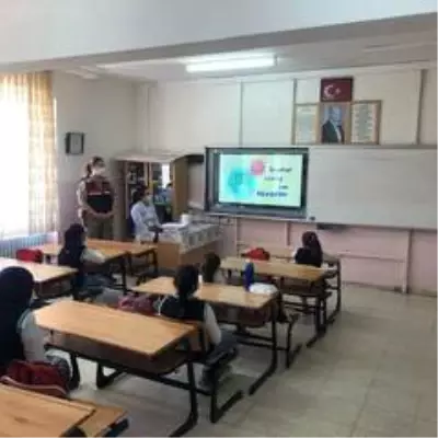 Son dakika haberi! Jandarma eğitim görün çocukları yalnız bırakmadı Son dakika haberi! Jandarma eğitim görün çocukları yalnız bırakmadı