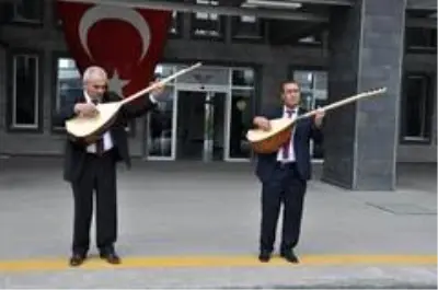 Karslı aşıklar Doğu Ekspresi için söyledi Karslı aşıklar Doğu Ekspresi için söyledi