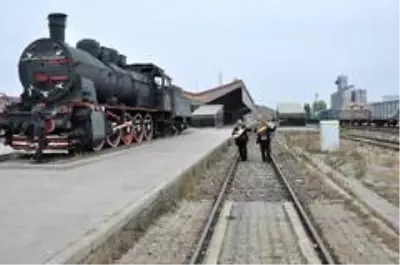 Karslı aşıklar Doğu Ekspresi için söyledi Karslı aşıklar Doğu Ekspresi için söyledi