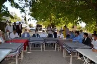 Kırıkhan'da bin 500 nar fidanı dağıtıldı Kırıkhan'da bin 500 nar fidanı dağıtıldı