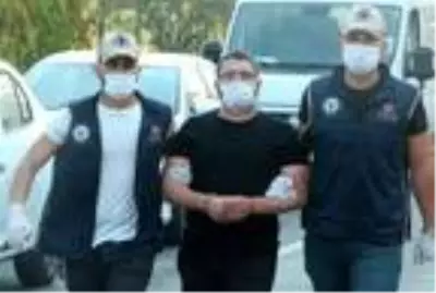 Kırmızı bültenle aranan DEAŞ'lı teröriste yardım ettiği öne sürülen şüpheli, itiraz üzerine tutuklandı Kırmızı bültenle aranan DEAŞ'lı teröriste yardım ettiği öne sürülen şüpheli, itiraz üzerine tutuklandı