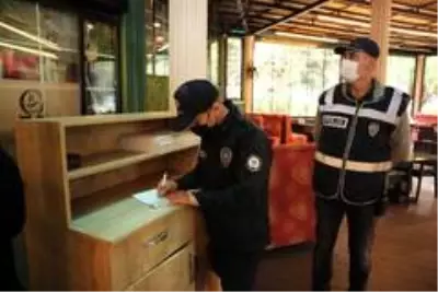 Kocaeli'de korona virüs kurallarına uymayan binlerce kişiye ceza yağdı- Covid-19 kurallarana uymayan bin 580 kişi cezalandırıldı- Denetimlerde... Kocaeli'de korona virüs kurallarına uymayan binlerce kişiye ceza yağdı- Covid-19 kurallarana uymayan bin 580 kişi cezalandırıldı- Denetimlerde...