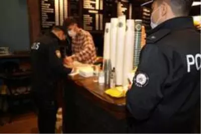 Kocaeli'de korona virüs kurallarına uymayan binlerce kişiye ceza yağdı- Covid-19 kurallarana uymayan bin 580 kişi cezalandırıldı- Denetimlerde... Kocaeli'de korona virüs kurallarına uymayan binlerce kişiye ceza yağdı- Covid-19 kurallarana uymayan bin 580 kişi cezalandırıldı- Denetimlerde...
